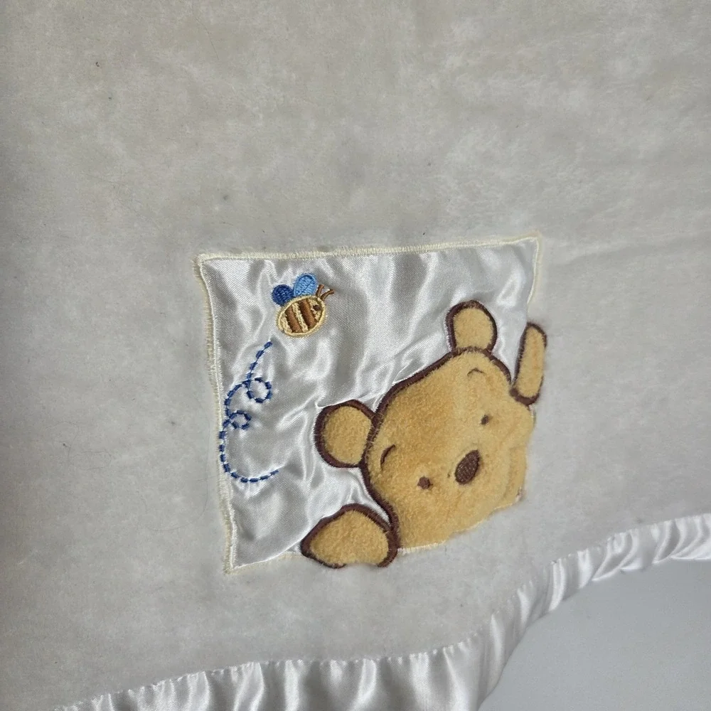 Winnie The Pooh Disney Plush White Sherpa Baby Blanket Satin Lining 27x39